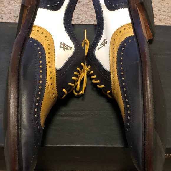 Footwear - Picture 3 of 5